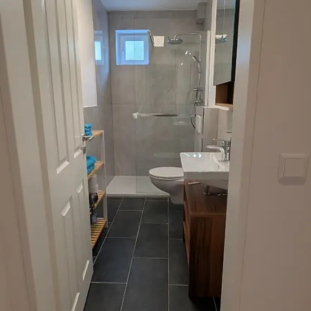 Apartmán Fully Furnished, Renovated 2-rooms, 68qm With Garden Near Duesseldorf *
