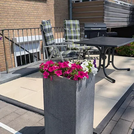Fully Furnished, Renovated 2-rooms, 68qm With Garden Near Duesseldorf Neuss