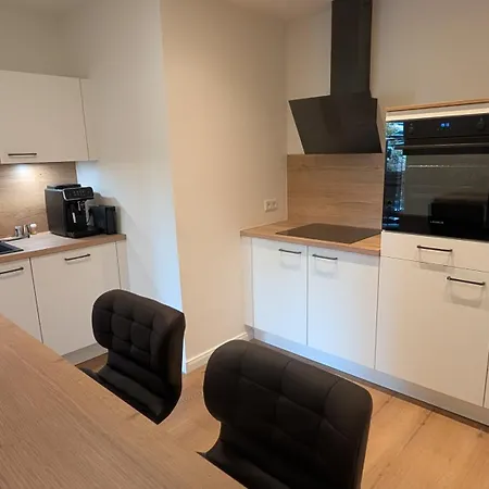 Apartmán Fully Furnished, Renovated 2-rooms, 68qm With Garden Near Duesseldorf *